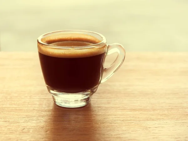 Csésze forró eszpresszó kávé, a fából készült asztal — Stock Fotó