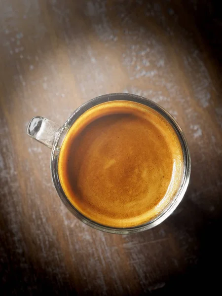 Cup of hot espresso coffee on wood table, black coffee from arab — Stock Photo, Image