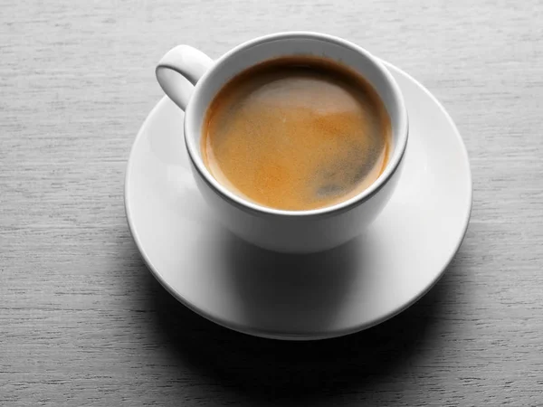 Forró kávét a fa asztal, fekete kávé arabica kávé — Stock Fotó
