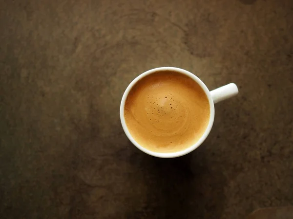 Csésze forró eszpresszó kávé, a fa asztal, fekete kávé, Arab — Stock Fotó