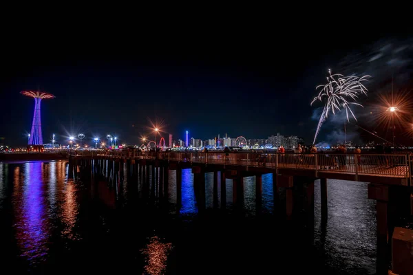 Coney island bei Nacht — Stockfoto