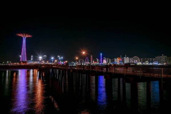 Coney island bei Nacht — Stockfoto