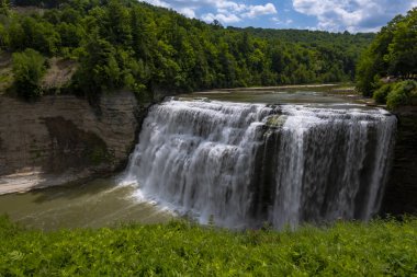 Letchworth Eyalet Parkı: Middle Falls