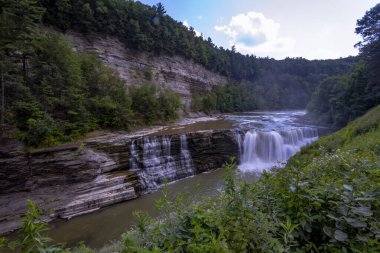Letchworth Eyalet Parkı: Lower Falls