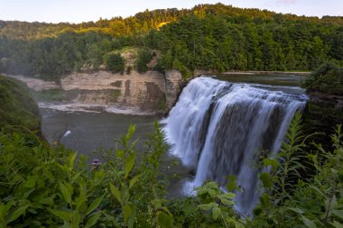 Letchworth Eyalet Parkı: Middle Falls