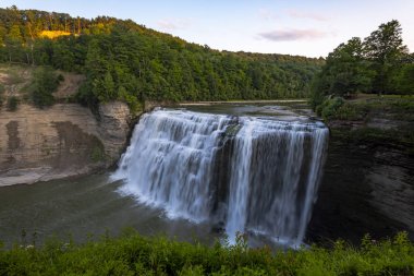 Letchworth Eyalet Parkı: Middle Falls