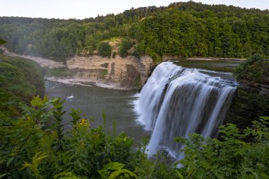 Letchworth Eyalet Parkı: Middle Falls