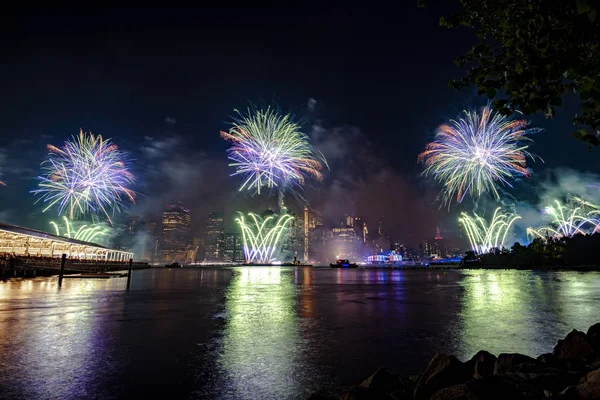 4 de julio Fuegos artificiales de Macy 's en Nueva York — Foto de Stock