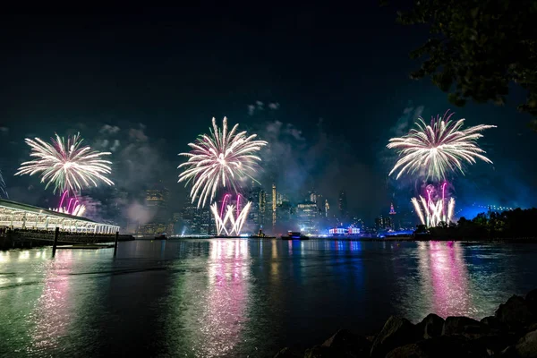 4 de julio Fuegos artificiales de Macy 's en Nueva York — Foto de Stock