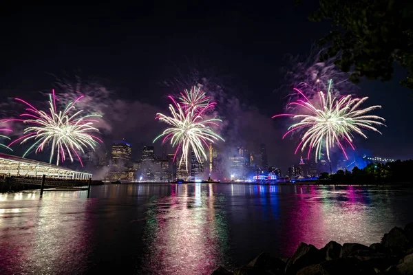 4 de julio Fuegos artificiales de Macy 's en Nueva York — Foto de Stock