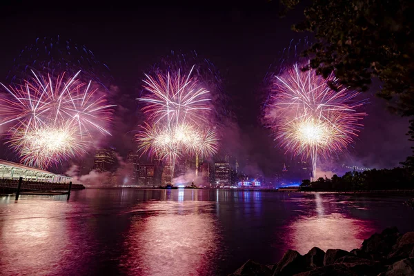 4 de julio Fuegos artificiales de Macy 's en Nueva York — Foto de Stock