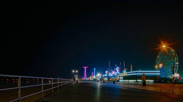 První červnový den v Coney Island Luna Park — Stock fotografie