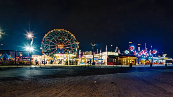 Erster Tag im Juni im Luna Park von Coney Island — Stockfoto