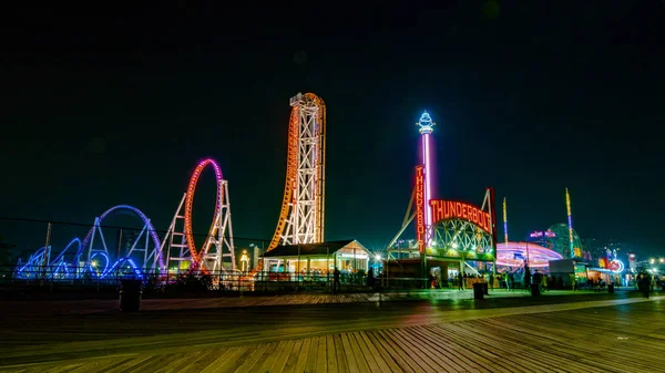 Eerste dag van juni in het Coney Island Luna Park — Stockfoto