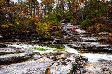 Minnewaska Gölü 'nde Sonbahar
