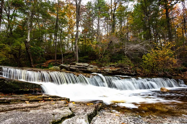 Herfst aan het Minnewaska meer — Stockfoto