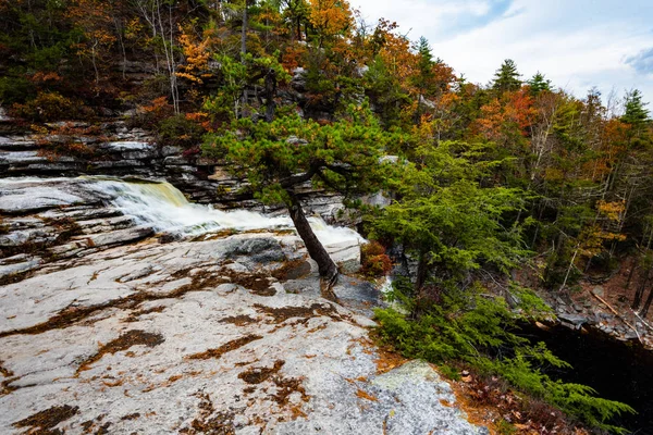 Herfst aan het Minnewaska meer — Stockfoto