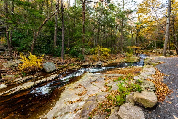 Herfst aan het Minnewaska meer — Stockfoto