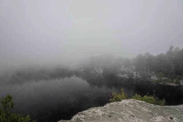 Lago minnewaska Fotos De Bancos De Imagens Sem Royalties