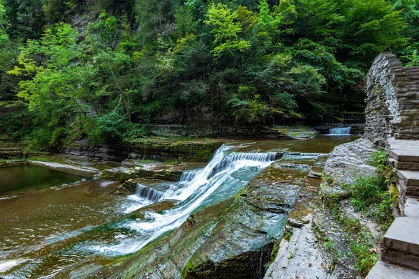 Robert H. Treman State Park: Trail de la garganta — Foto de Stock