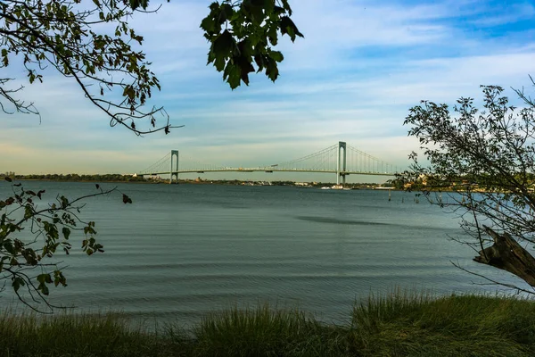 Powel Cove Park Nad Whitestone Bridge — Fotografia de Stock