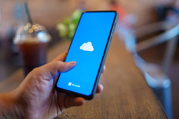 Чьян Таиланд Март 2019 Год Человек Держащий Xiaomi Mix Onedrive — стоковое фото