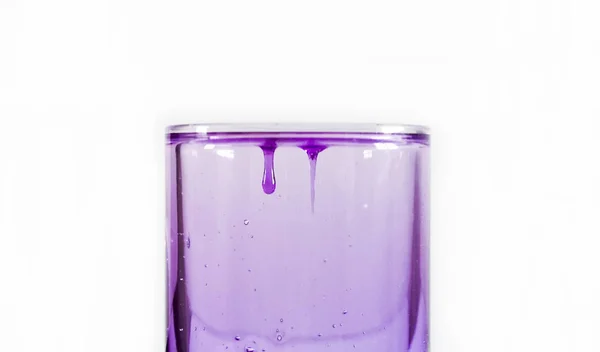 Пурпурная лавовая лампа на белом фоне — стоковое фото