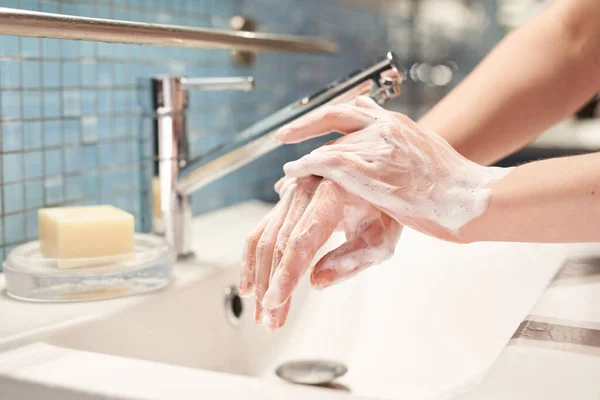 Миття Рук Протираються Мильній Жінці Запобігання Коронавірусу Гігієна Щоб Зупинити — стокове фото