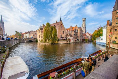 Brugge, Belçika - 23 Kasım, 2017. Brugge Ortaçağ tarihi şehir. Brugge sokakları ve tarihi merkezi, kanallar ve Binalar. Brugge, Belçika'deki popüler turistik hedef.