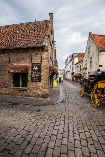 Brugge, Belçika - 23 Kasım, 2017. Brugge Ortaçağ tarihi şehir. Brugge sokakları ve tarihi merkezi, kanallar ve Binalar. Brugge, Belçika'deki popüler turistik hedef.