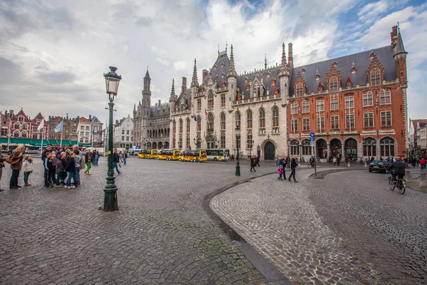 Brugge, Belçika - 23 Kasım, 2017. Brugge Ortaçağ tarihi şehir. Brugge sokakları ve tarihi merkezi, kanallar ve Binalar. Brugge, Belçika'deki popüler turistik hedef.