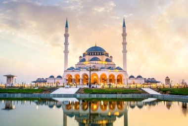 Dubai 'de görülecek yeni bir cami.