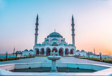 Sharjah Camii 