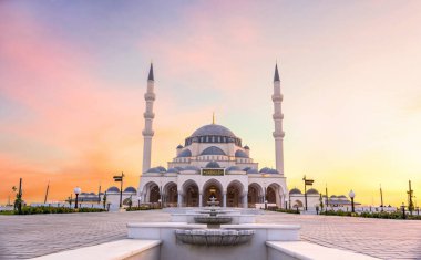 Sharjah Yeni Cami Günbatımı görünümü