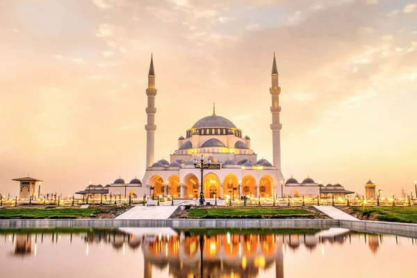 Sharjah Camii 