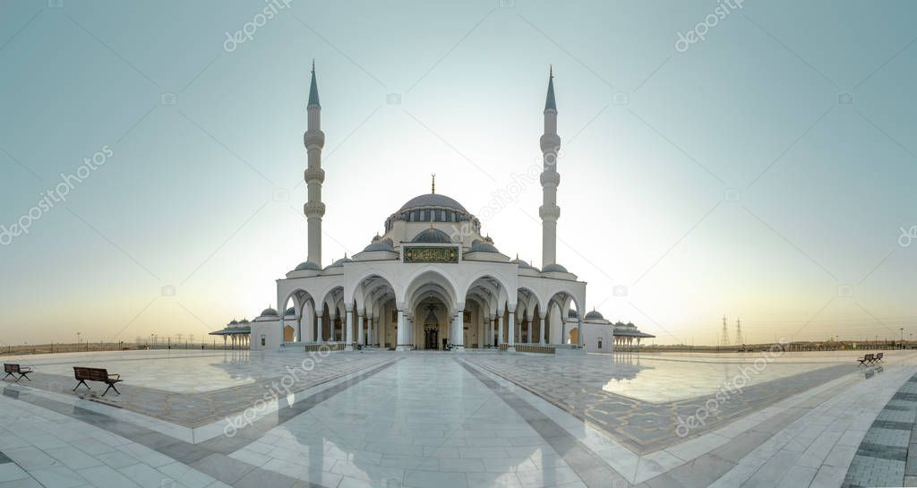 Sharjah Mosque Famous Tourist Attraction in Dubai