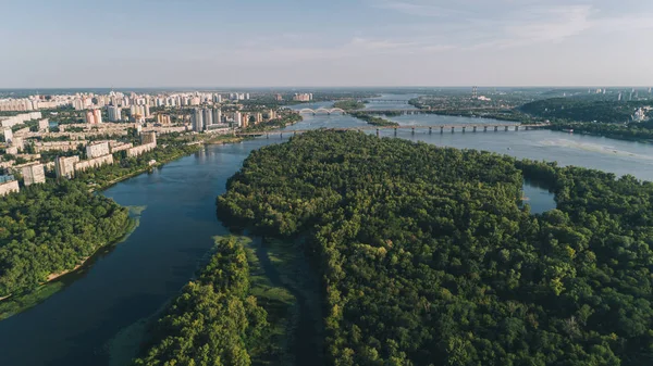 Vista Aérea Isla Bosque Árboles Puente Cielo Verano Río Dniéper —  Fotos de Stock