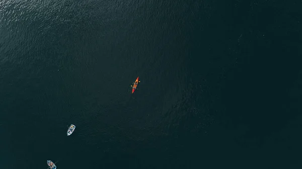 Vista Aérea Transporte Água Barco Vela Rio Dnieper Kiev Ucrânia — Fotografia de Stock