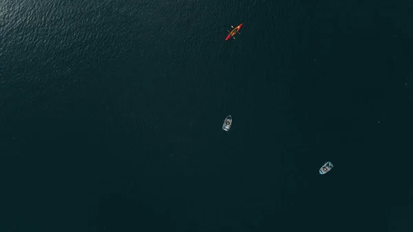 Vista Aérea Transporte Água Barco Vela Rio Dnieper Kiev Ucrânia — Fotografia de Stock