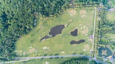 Golf sahası hava görünümünü. Spor. Doğa. Yol.