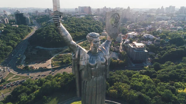 Kiev. Ukrayna. 19 Temmuz 2017. Vatan. Havadan görünümü. Anıt. Kiev.