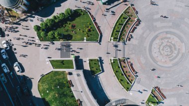 Kiev. Ukrayna. 18 Haziran 2017. Nehir istasyonu. Havadan görünümü insanların parkta. Kiev.