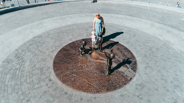 Kiev Ukrainisch Juni 2017 Postplatz Luftaufnahme Ein Kleines Mädchen Und — Stockfoto