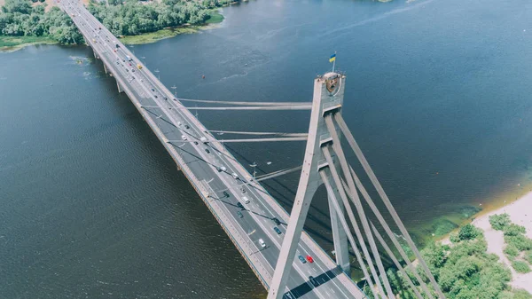 モスクワの橋 2017 キエフ ウクライナ 車の交通 — ストック写真