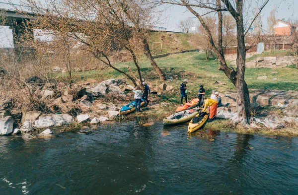 Der Fluss Ros April 2018 Deshki Ukrainisch Menschen Mit Kajaks — Stockfoto