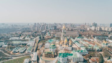 Kiev-Pechersk Lavra. 13 Nisan 2018. Kiev. Ukrayna. Katedral havadan görünümü.
