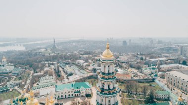 Kiev-Pechersk Lavra. 13 Nisan 2018. Kiev. Ukrayna. Katedral havadan görünümü.