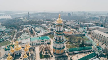 Kiev-Pechersk Lavra. 13 Nisan 2018. Kiev. Ukrayna. Katedral havadan görünümü.