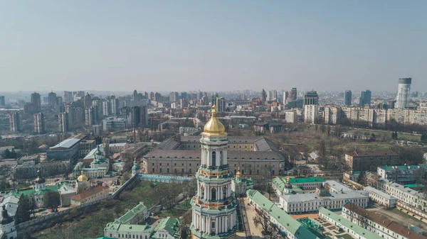 Kiev-Pechersk Lavra. 13 Nisan 2018. Kiev. Ukrayna. Katedral havadan görünümü.
