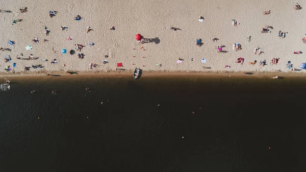 Människor Sola Stranden Flygfoto Sommaren Dag Kiev Ukraina — Stockfoto